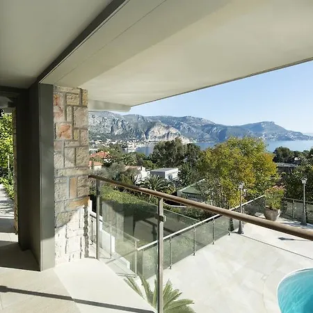 Helen * Saint-Jean-Cap-Ferrat